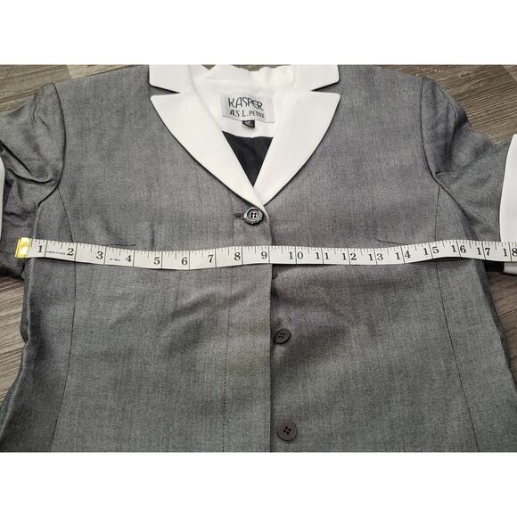 Kasper A S L Petite Gray & White Short Sleeved Hidden Button Up Blazer Shirt - Picture 8 of 10
